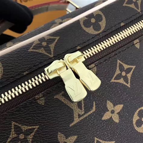 lv zipper bag